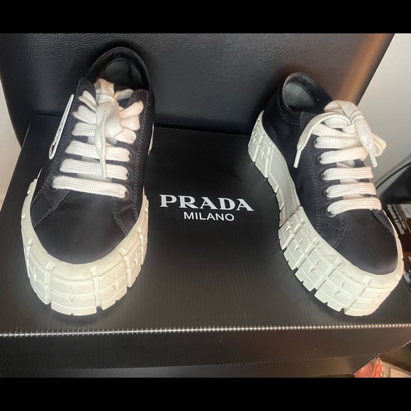 PRADA 🥰🥰Like new Prada platform shoes - Picture 3 of 4